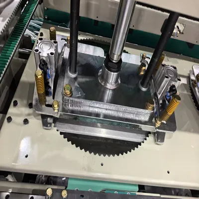 Featuring a pneumatic upper punching knife design, tool change takes only 10 seconds, eliminating the traditional screw-fixing method. The punching plate supports 360° rotation and left-right displacement, effectively extending its service life. Enhanced safety and higher efficiency.